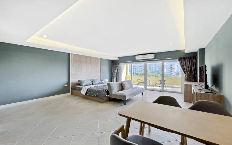 Large studio for sale on Pratumnak, Pratumnak condo for sale, Pool view condo for sale Pratumnak, Pratumnak Real Estate, Leading Pattaya Real Estate Agency, Property Excellence