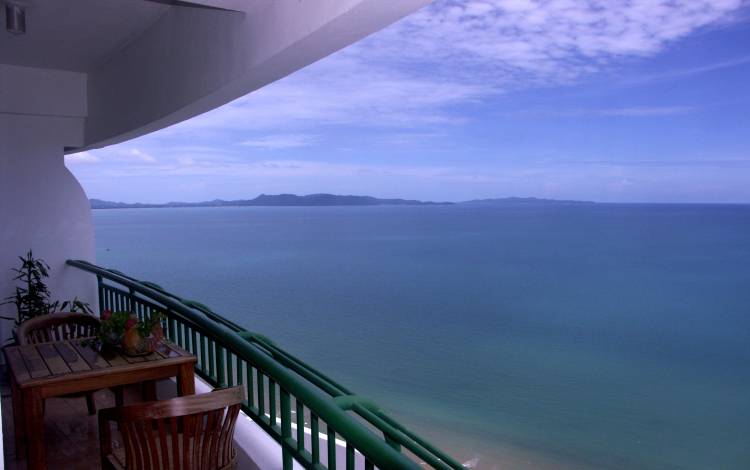 Spacious, 2 bedroom, condo, for sale, Metro condominium, Jomtien