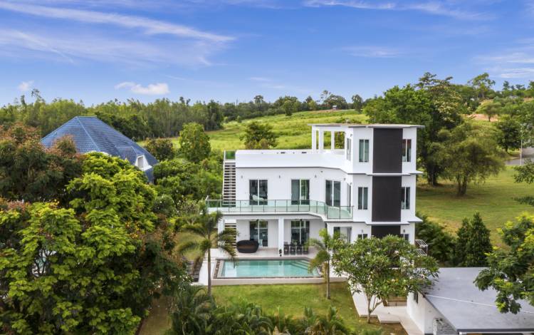 Luxury villa for sale in Pattaya, Phoenix Pattaya house for sale, house for sale Pattaya, luxury real estate Pattaya, Luxury real estate agent Pattaya, Property Excellence