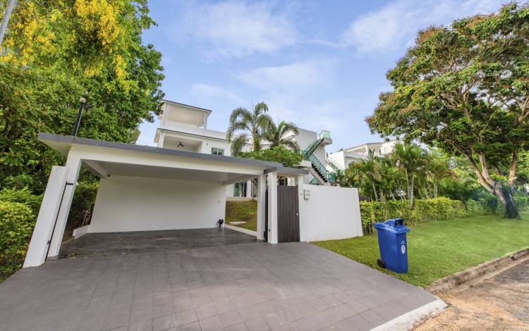 Luxury house for sale in Phoenix Golf Course Pattaya, Pool villa for sale in Pattaya, House on golf course for sale in Pattaya, luxury real estate agent Pattaya, Property Excellence