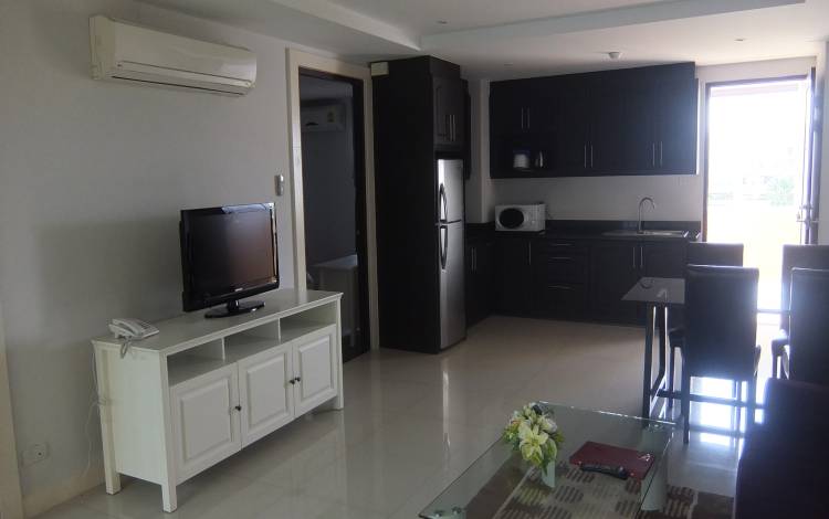 Good-sized, 2-bedroom, condo, for sale, Jomtien, beach