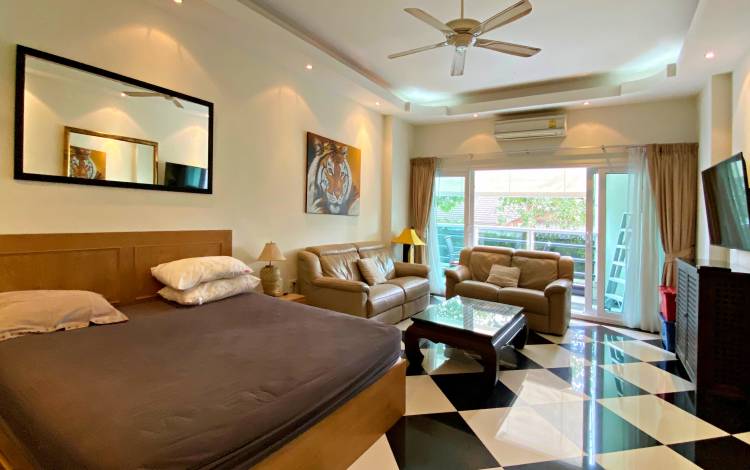 Top-floor, studio, View Talay 5D, Pattaya side, Jomtien, for rent