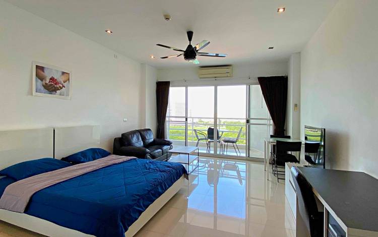 Large, studio unit, for rent, View Talay 5D, Jomtien, Thappraya, Beach