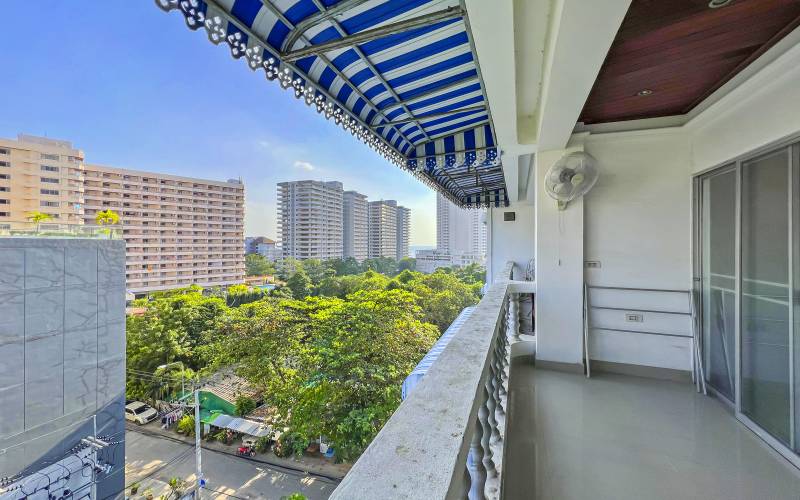 Spacious 2 bedroom condo Pratumanak, Pattaya condo for sale, Condo for sale Pratumnak, Property Agency Pratumnak