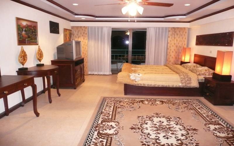 Spacious, 2 bedroom, condo, for sale, Metro condominium, Jomtien