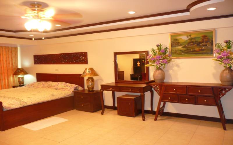 Spacious, 2 bedroom, condo, for sale, Metro condominium, Jomtien