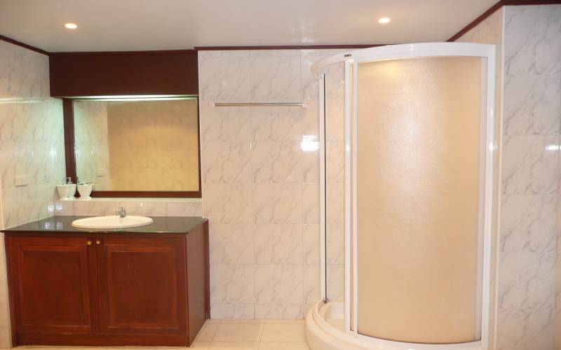 Spacious, 2 bedroom, condo, for sale, Metro condominium, Jomtien