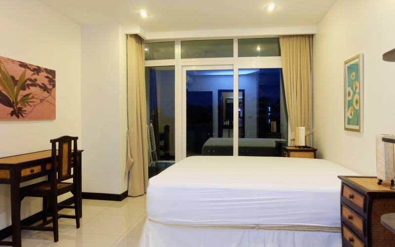 Very large, quiet, 2 bedroom, condo, for rent, Pratumnak, Pattaya, Siam Ocean View