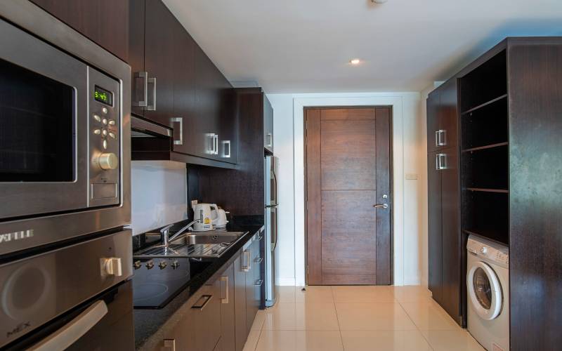 Large, 2-bedroom, condo, Jomtien, for sale, exclusive, beach