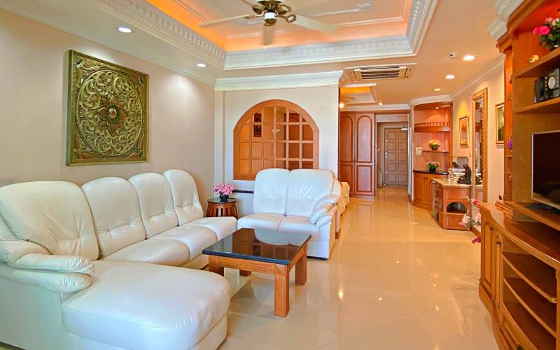 Large, studio, for rent, Jomtien Complex, high floor, beach