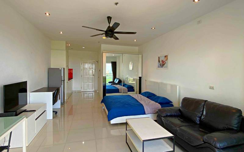 Large, studio unit, for rent, View Talay 5D, Jomtien, Thappraya, Beach