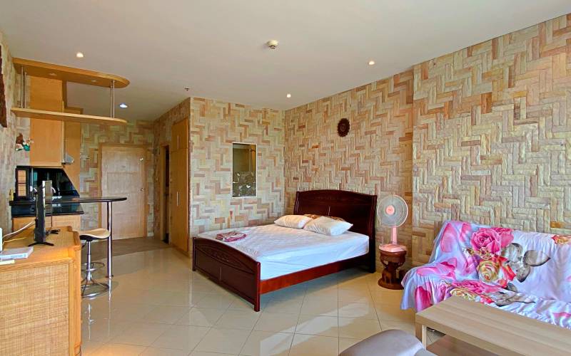 studio, for rent, View Talay 5D, Jomtien, good price, mid-floor, Pattaya side