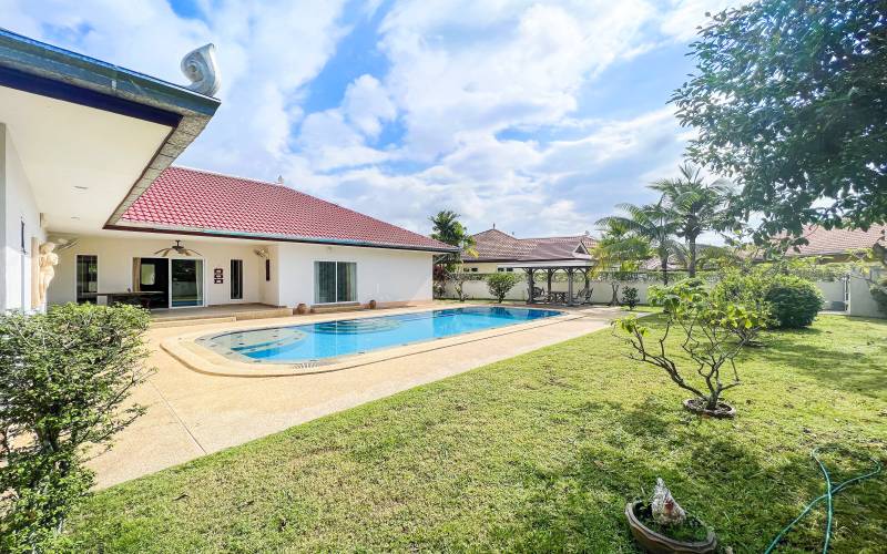 3 bedroom, pool villa, Paragorn Park, Huay Yai, half a rai, for sale, Pattaya