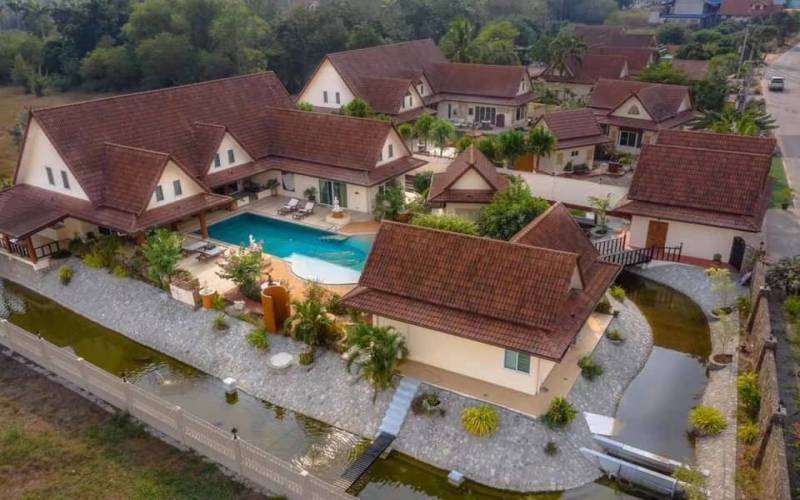 6-bedroom, Pool Villa, Huay Yai, for sale, large land plot, 