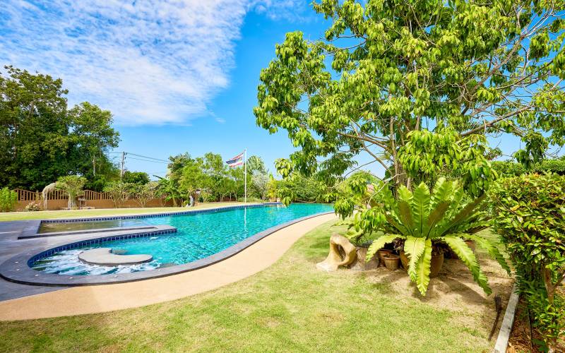 6-bedroom, pool villa, for sale, Mabprachan Lake, large land, East Pattaya