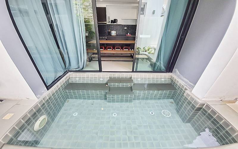 Chonburi, 4 Bedrooms Bedrooms, ,6 BathroomsBathrooms,House,For Sale,1813