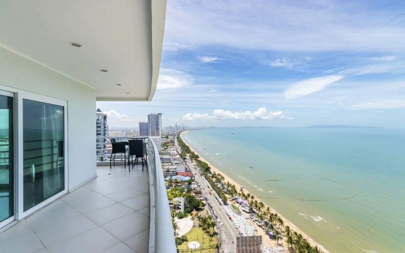 Huge beachfront condo for sale in Jomtien, Front corner unit for sale in View Talay 7 Jomtien, Jomtien condo for sale, Jomtien properties, exclusive condo Jomtien