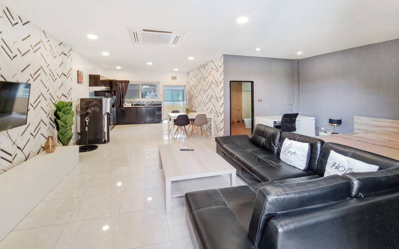 Spacious studio for rent on Pratumnak Pattaya, Condo for rent Pattaya, Condo for rent Pratumnak, Pattaya condo rent, Moonlight Hill Apartment, Property Excellence