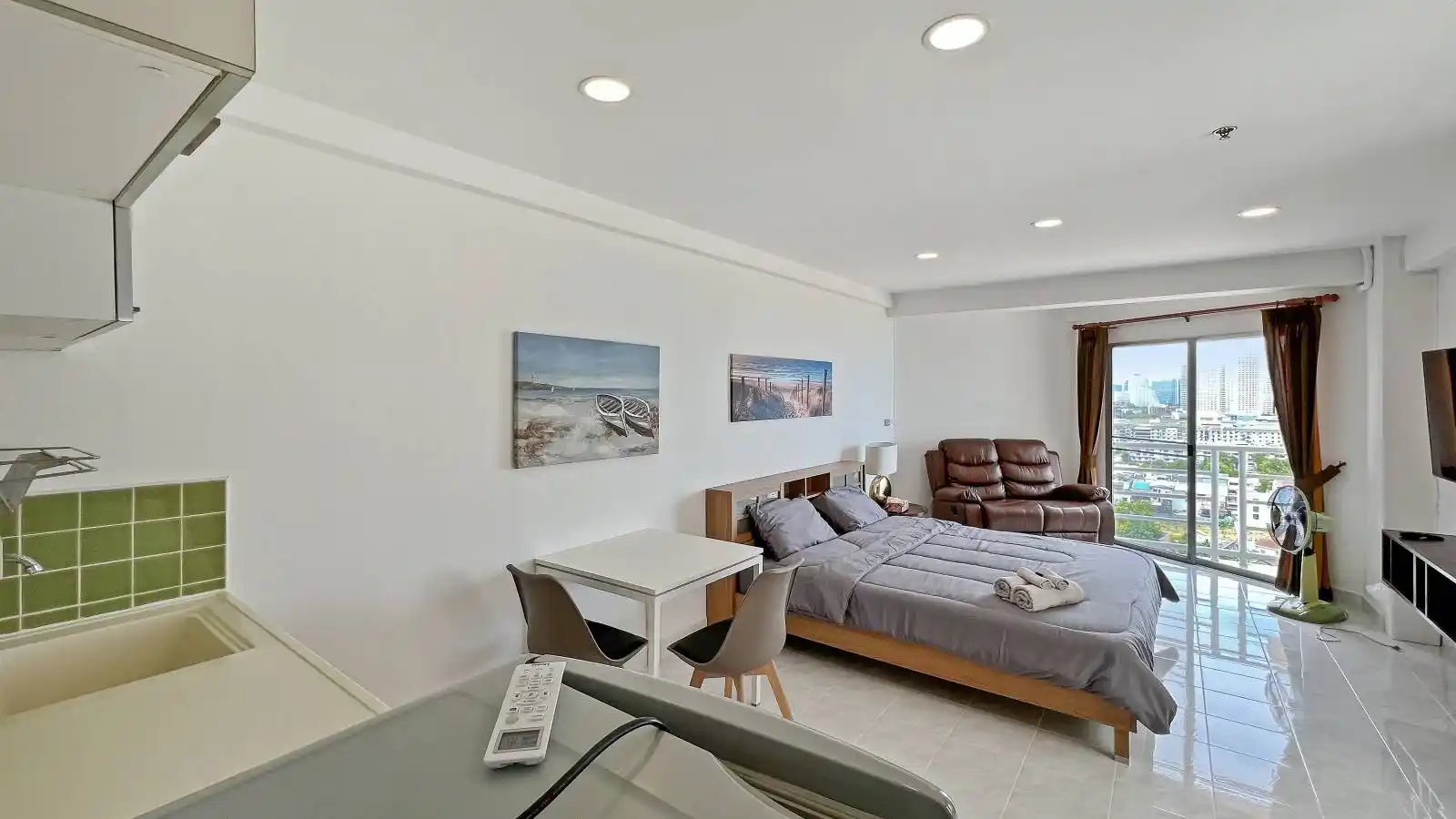 Jomtien rental property, Jomtien beachfront rental, Affordable ocean view studio for rent in Jomtien, Seaview rental in Jomtien, Jomtien Beach rental, Pattaya-Jomtien studio unit for rent, Property Excellence