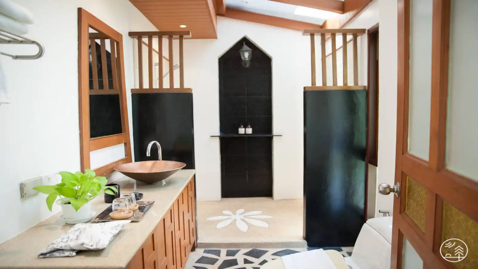 Dharawadi Pattaya house for sale, Dharawadi Na Jomtien for sale, beachfront village house for sale, Pattaya house for sale, Na Jomtien house for sale, Pool villa for sale Pattaya, Pool Villa Jomtien, Pool villa Na Jomtien