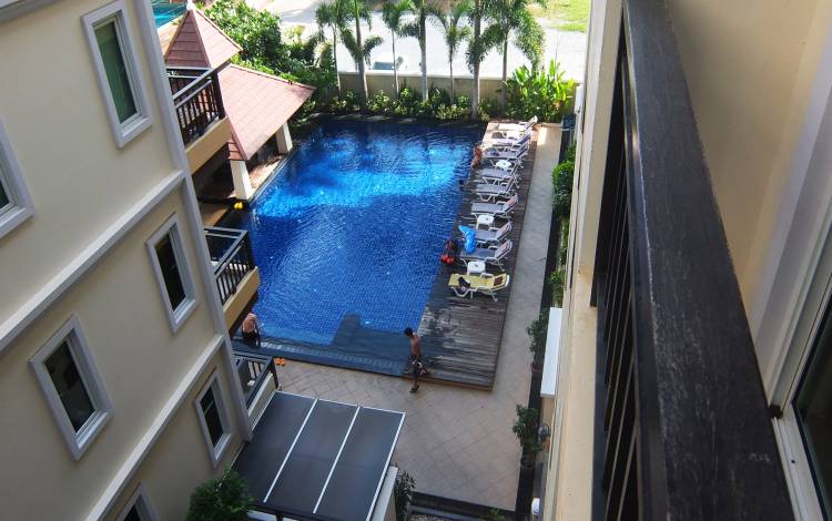 Good-sized, 2-bedroom, condo, for sale, Jomtien, beach