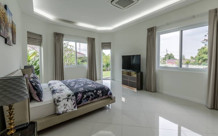 5-bedroom, house, Mabprachan Lake, East Pattaya, sitting tenant, swimming pool