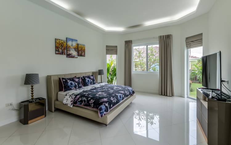 5-bedroom, house, Mabprachan Lake, East Pattaya, sitting tenant, swimming pool