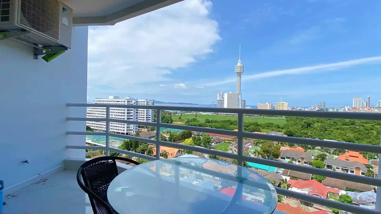 Large, studio unit, for rent, View Talay 5D, Jomtien, Thappraya, Beach