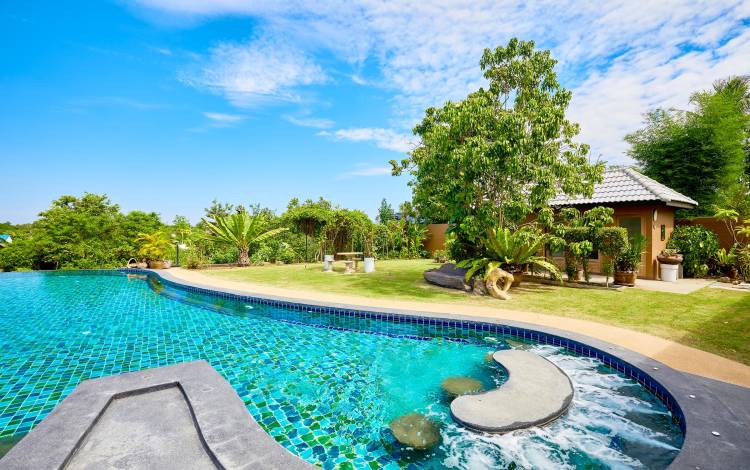 6-bedroom, pool villa, for sale, Mabprachan Lake, large land, East Pattaya