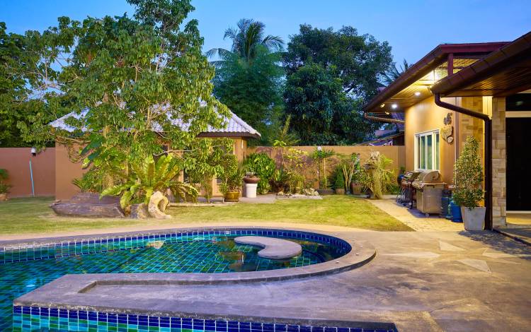 6-bedroom, pool villa, for sale, Mabprachan Lake, large land, East Pattaya