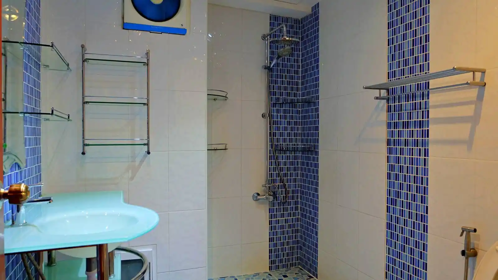 Large 1 bedroom condo for sale on Pratumnak Pattaya, Pool view condo Pratumnak, Pratumnak condos for sale, condo for sale in Pattaya, Property Excellence