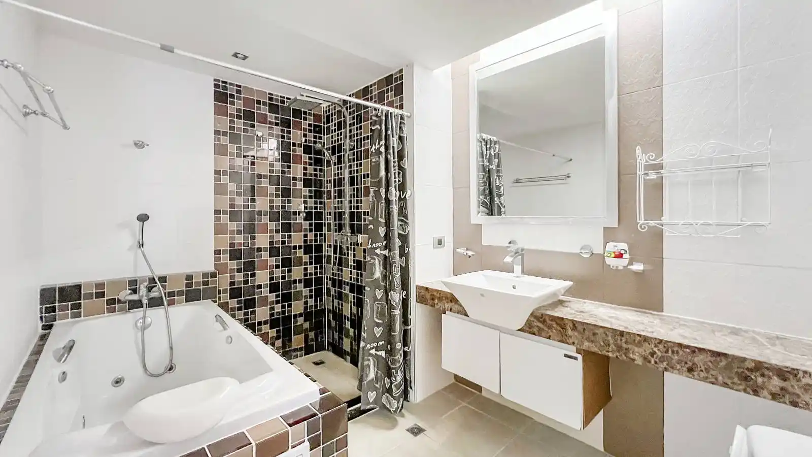 Large 1 bedroom condo for rent on Pratumnak Hill, Pattaya condo rentals, Condo for rent Pattaya, Pratumnak condo for rent, Pattaya condos, Property Excellence