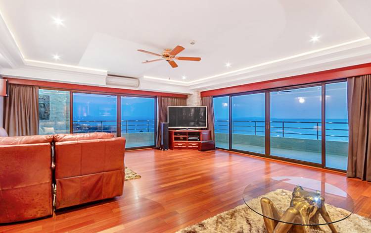 Large beachfront for sale on Pratuamnak, Pattaya beachfront condos, Luxury condo for sale in Pattaya, Pratumnak properties, Property Excellence Pattaya