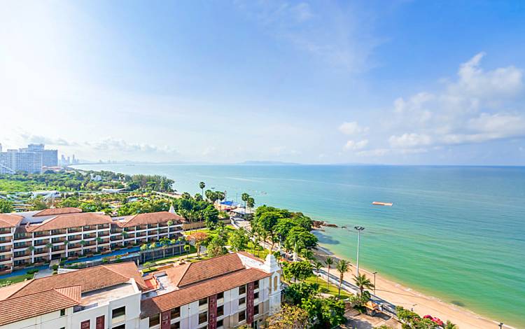 Large beachfront for sale on Pratuamnak, Pattaya beachfront condos, Luxury condo for sale in Pattaya, Pratumnak properties, Property Excellence Pattaya